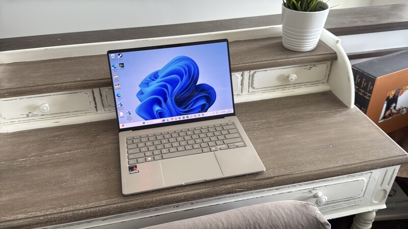 Asus Zenbook Desk Blue Desktop