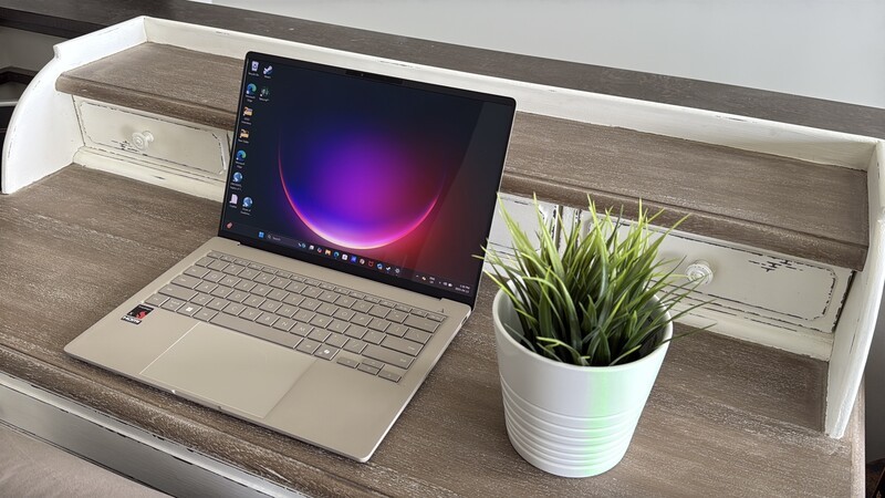 Asus Zenbook Simple Desk Hero