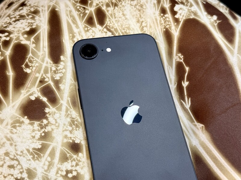 Iphone 16 Black Generic Lifestyle