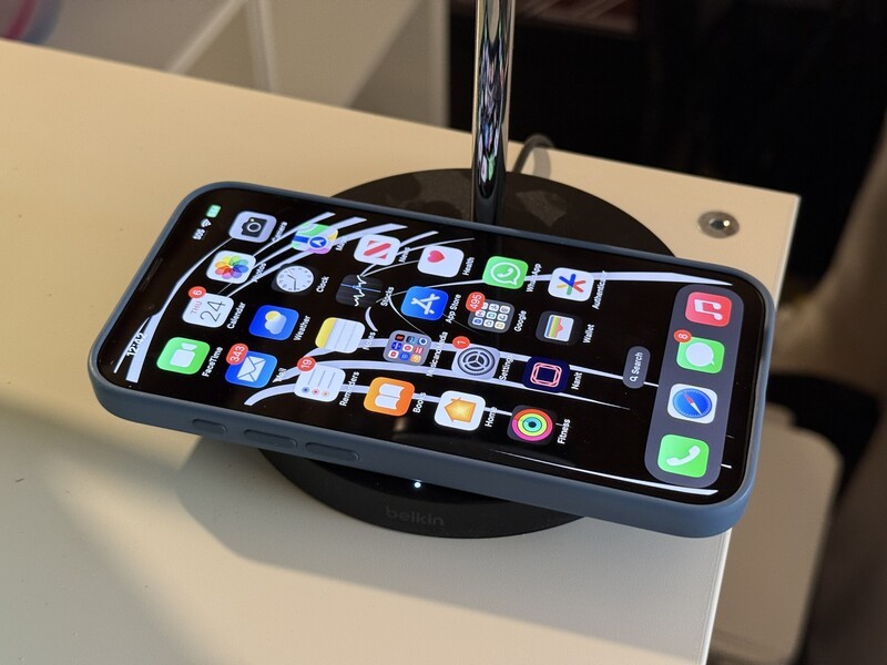 Iphone 16e Wirelessly Charging