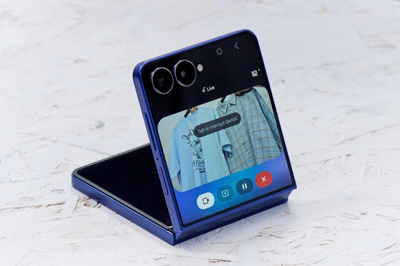 021 Lifestyle Galaxy Zflip7 Blueshadow