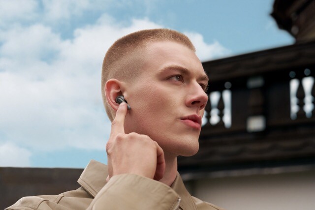 OnePlus Buds 4 stem controls