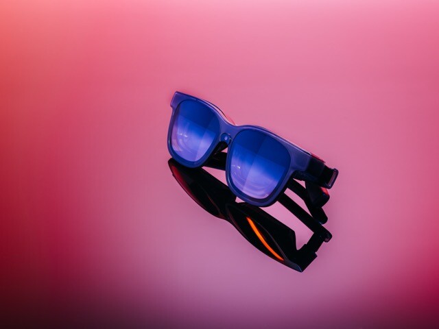 Viture Luma Pro Pink Background Medium