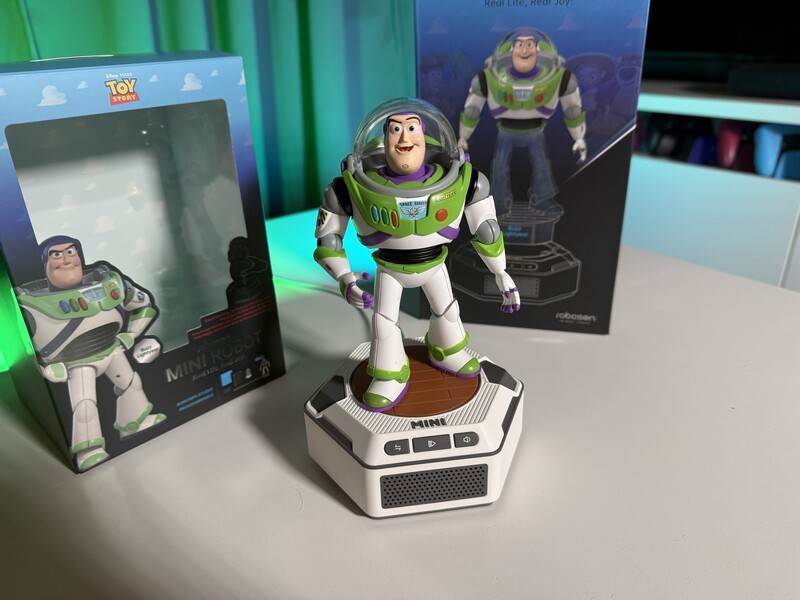 Buzz Lightyear Robosen Robot Hero
