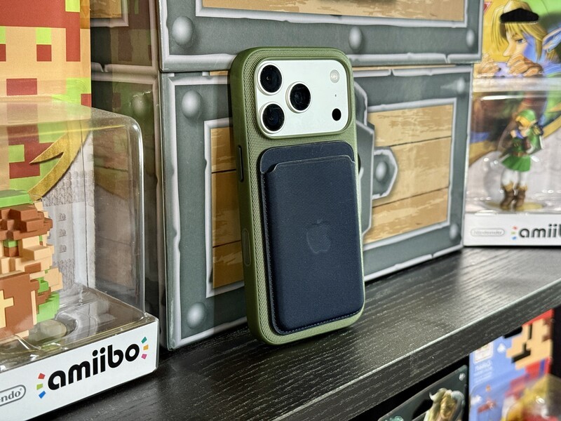 Iphone 17 Pro Hero W Case And Wallet Zelda