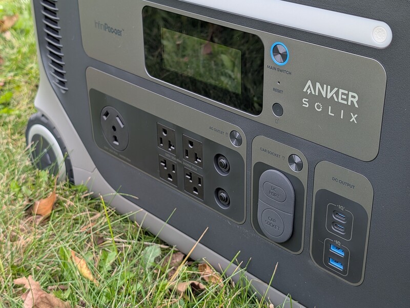 Anker F3000 Front Plugs