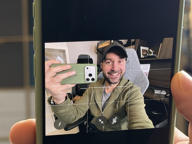 Iphone 17 Selfie Square