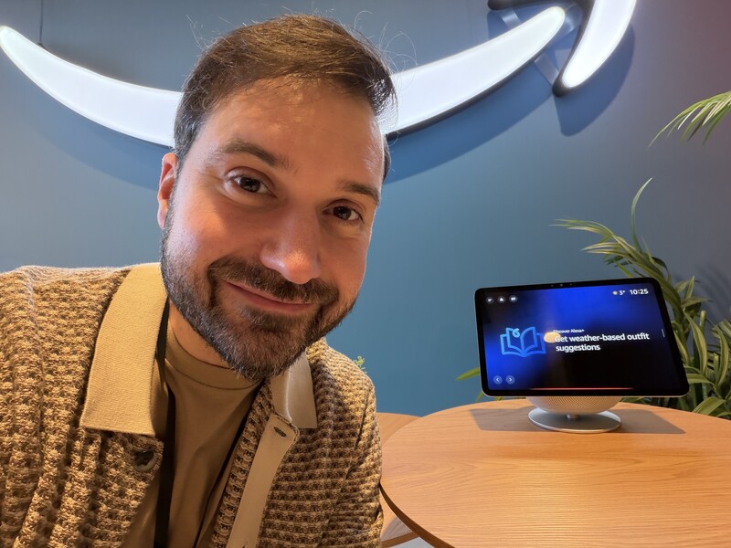 Drew Echo Show Amazon Logo