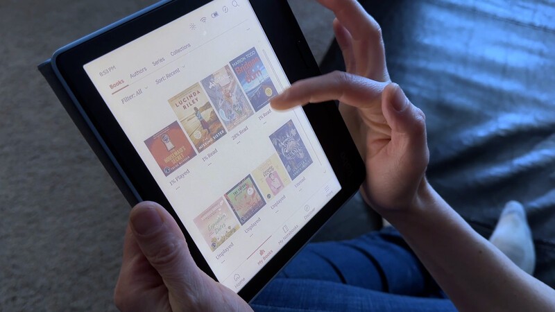 Kobo Libra Colour Browse Hand Swipe