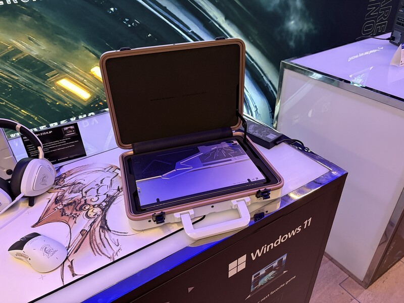 Rog Z13 Kjp Case Open Tablet Inside