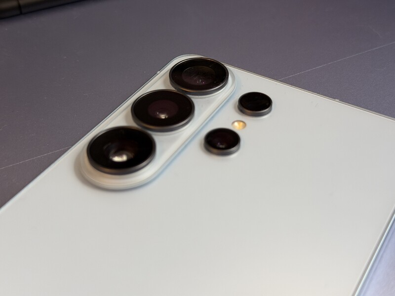 S26 Ultra Camera Cu Alt