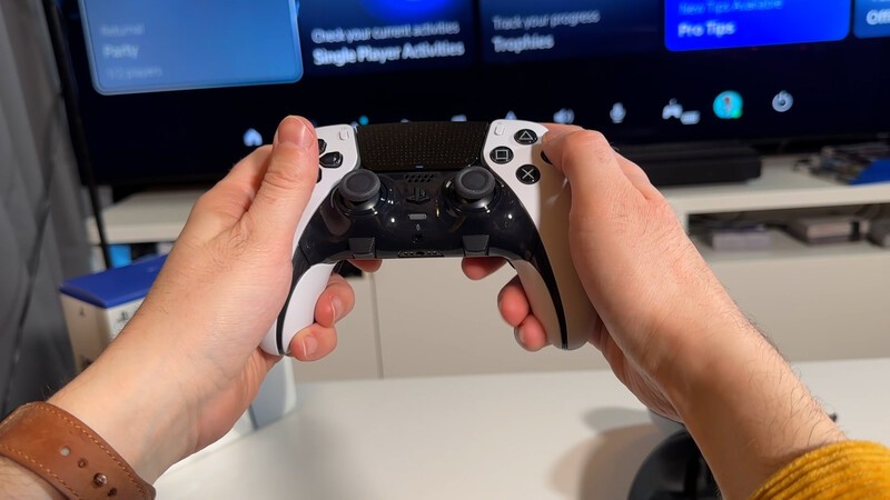 Dualsense Edge White In Hands