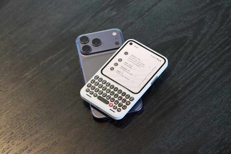 Clicks Communicator w iPhone 17 Pro