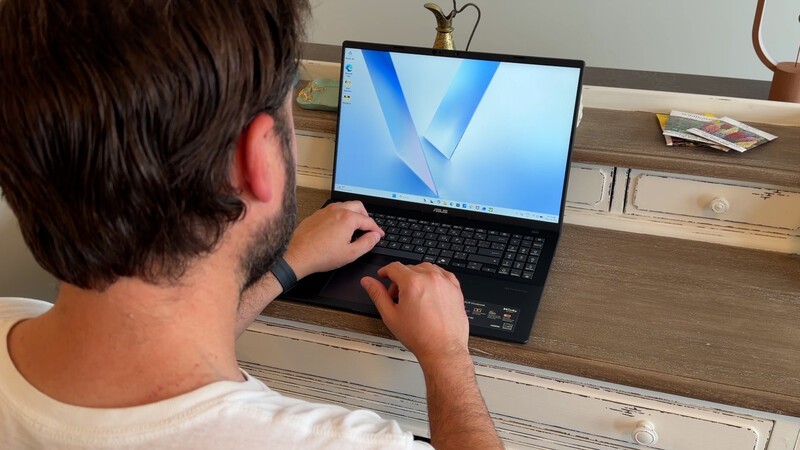 Asus Vivobook Drew Working On Desk