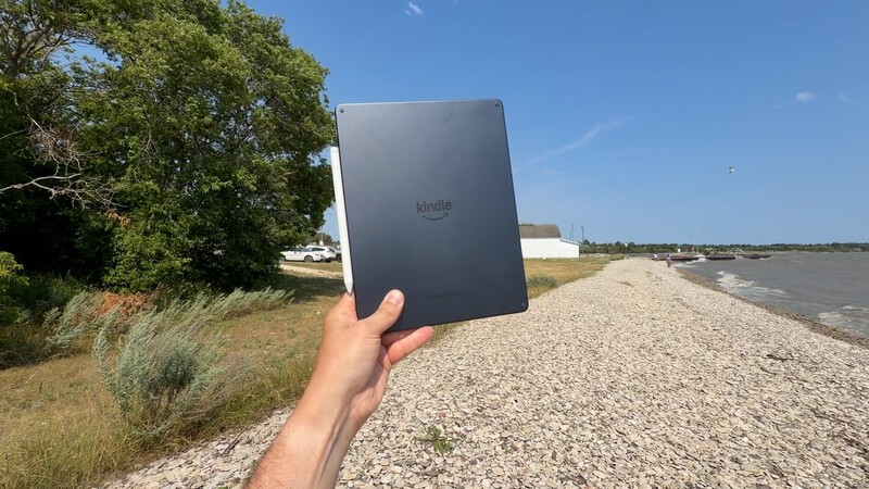 Kindle Scribe Graphite Back