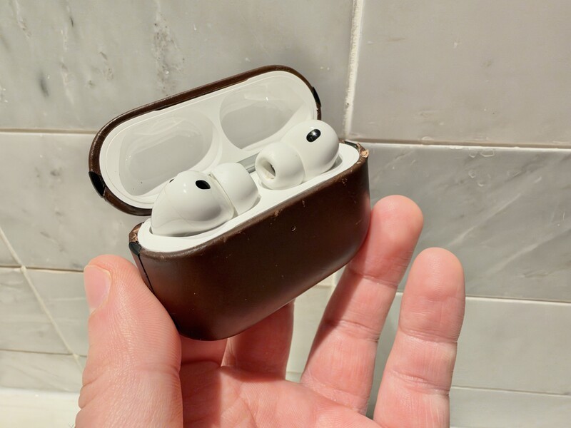 Airpods Pro 3 In Leather Case