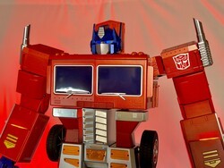 This Transformer costs $1,000 and is totally worth it!