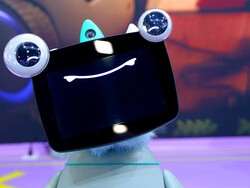 Meet OlloBot: The Cyber Pet That Actually Wants to Be Part of Your Family
