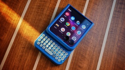 Clicks keyboard launches for Android & the Razr just became relevant again