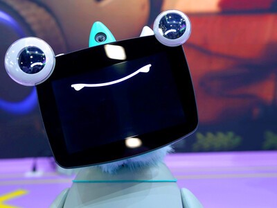 Meet OlloBot: The Cyber Pet That Actually Wants to Be Part of Your Family