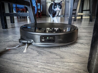 Roborock Saros 20 Review: The Toddler-Proof Vacuum Your Home Needs