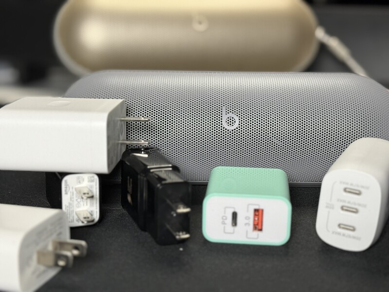 Beats Pill Grey W Chargers