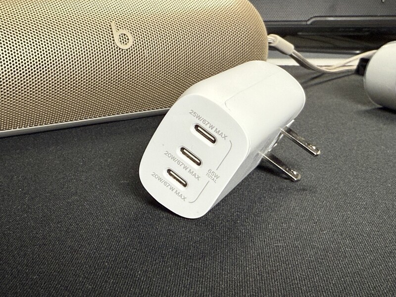 Beats Pill With Belkin Charger