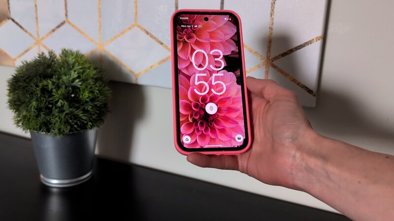 Pixel 9 Lock Screen Hero In Hand